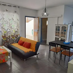 https://la-casita-de-aitor-campo-y-playa-en-el-medano.adeje-hotels.com